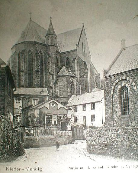 Gedenken zur Reichspogromnacht am Gedenkstein der ehem. Synagoge in der Wollstraße, Niedermendig.